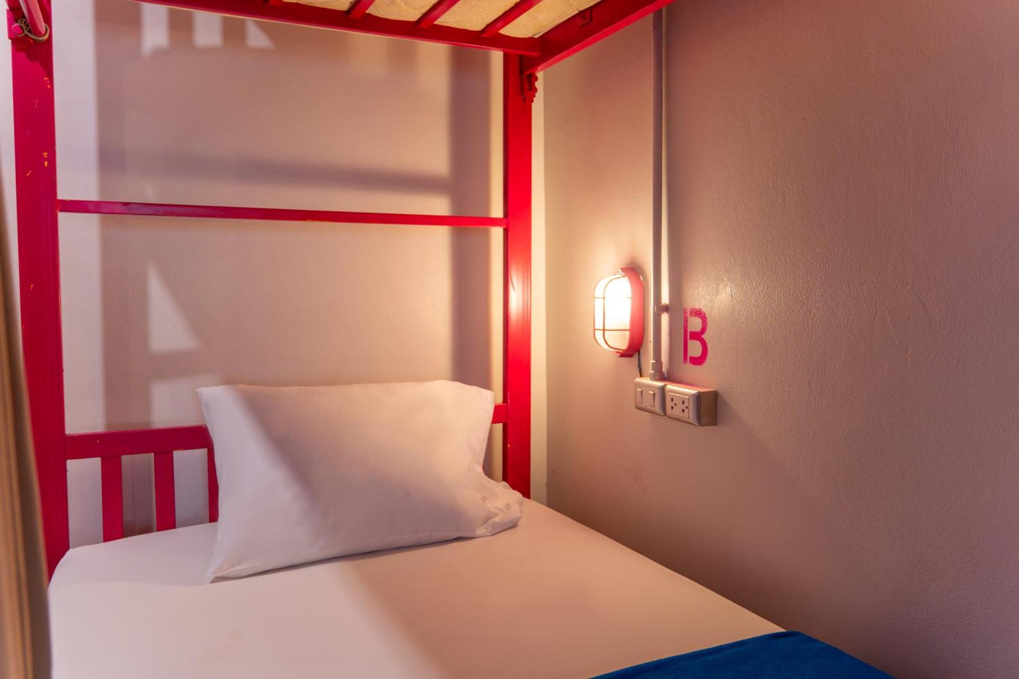 Slumber Surf Phuket Kata Vandrehjem Eksteriør billede
