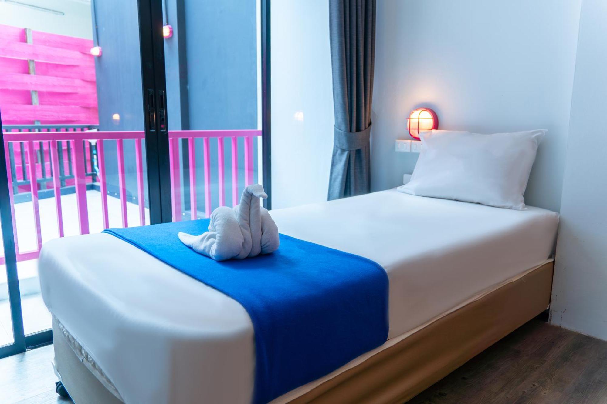 Slumber Surf Phuket Kata Vandrehjem Eksteriør billede