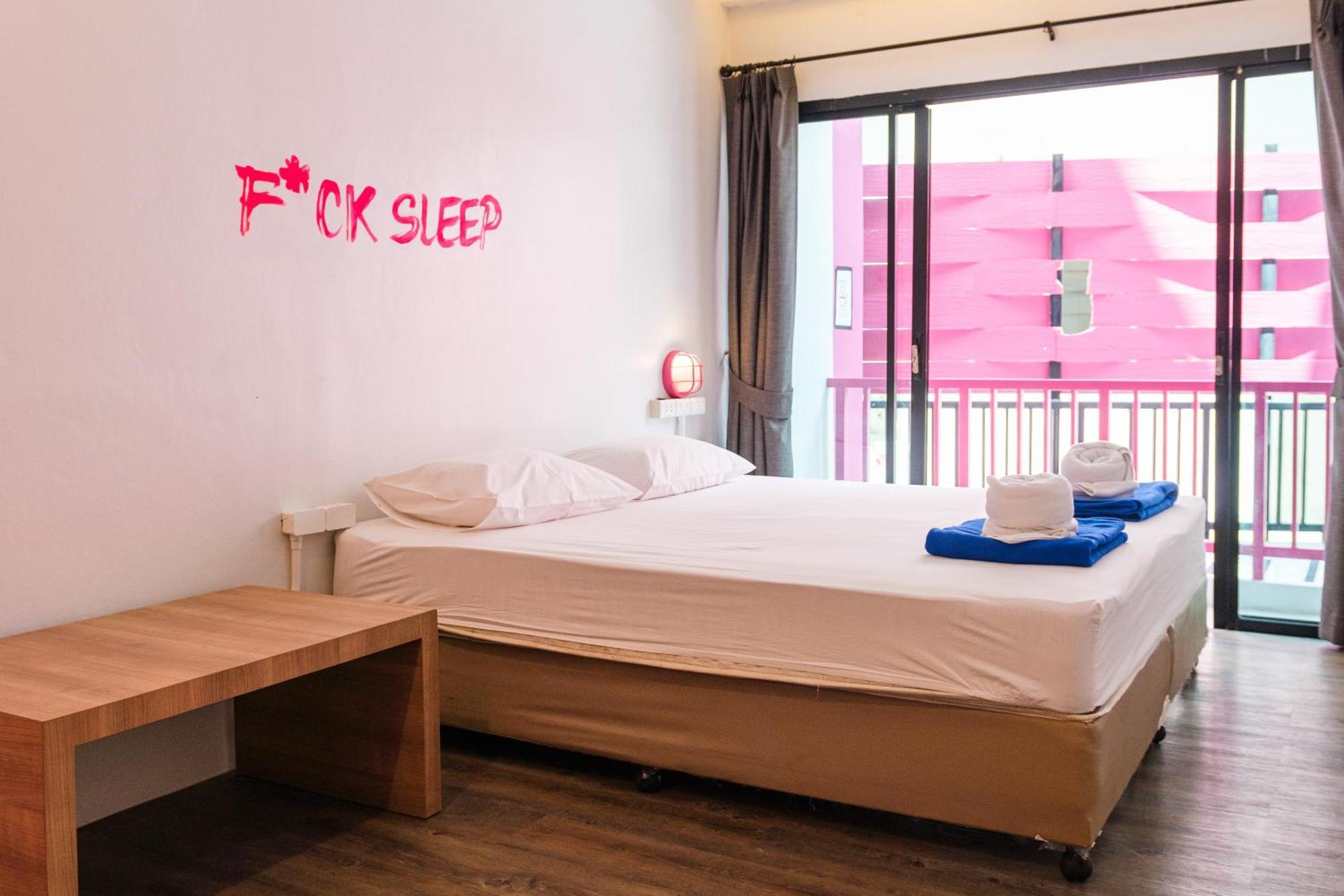 Slumber Surf Phuket Kata Vandrehjem Eksteriør billede